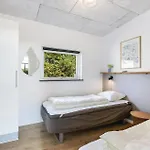 Four-bedroom With A Hot Tub 01 펜션 *