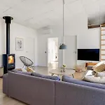펜션 Four-bedroom With A Hot Tub 01