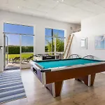 Four-bedroom With A Hot Tub 01 펜션 하데르슬레우