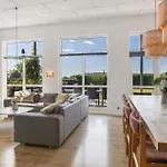Four-bedroom With A Hot Tub 01 하데르슬레우
