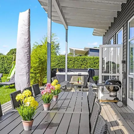 Feriehus Four-bedroom Haderslev With A Hot Tub 01 *
