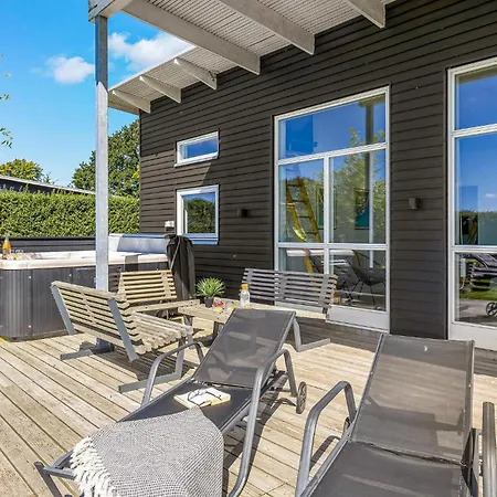 Feriehus Four-bedroom Haderslev With A Hot Tub 01