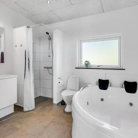 Four-bedroom With A Hot Tub 01 Haderslev