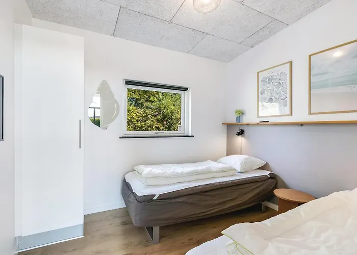 Four-bedroom With A Hot Tub 01 Nyaraló *