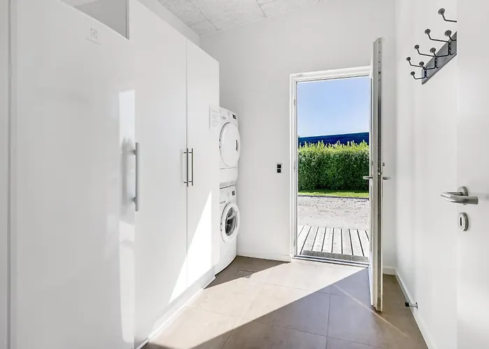 Nyaraló Four-bedroom With A Hot Tub 01 *