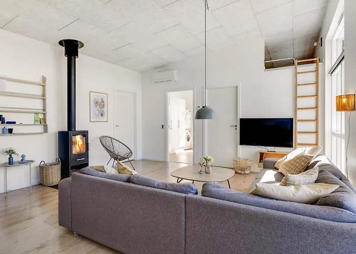 Nyaraló Four-bedroom With A Hot Tub 01