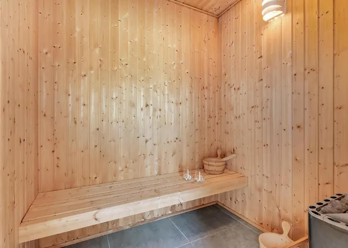 Four-bedroom With A Hot Tub 01 Nyaraló *