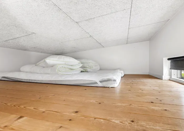 Four-bedroom With A Hot Tub 01 *