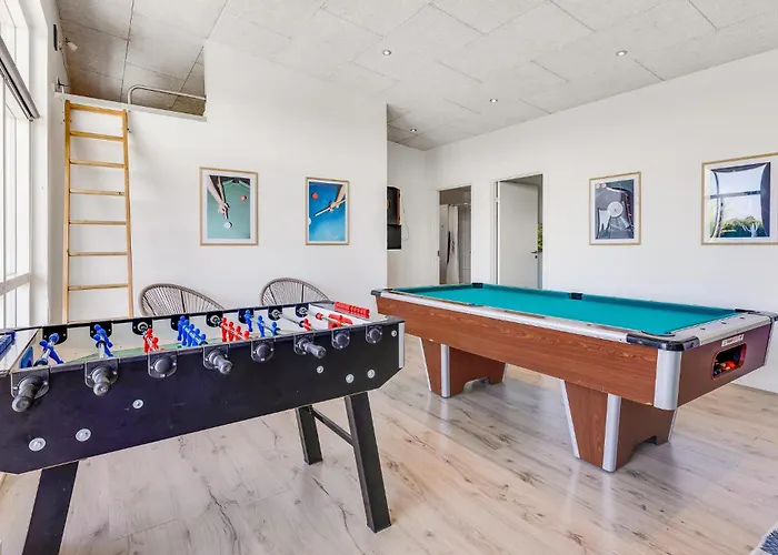 Four-bedroom With A Hot Tub 01 Nyaraló