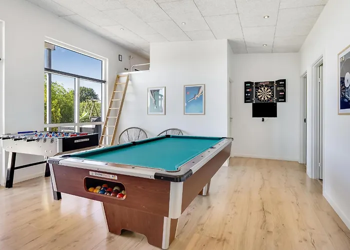 Four-bedroom With A Hot Tub 01 Nyaraló *