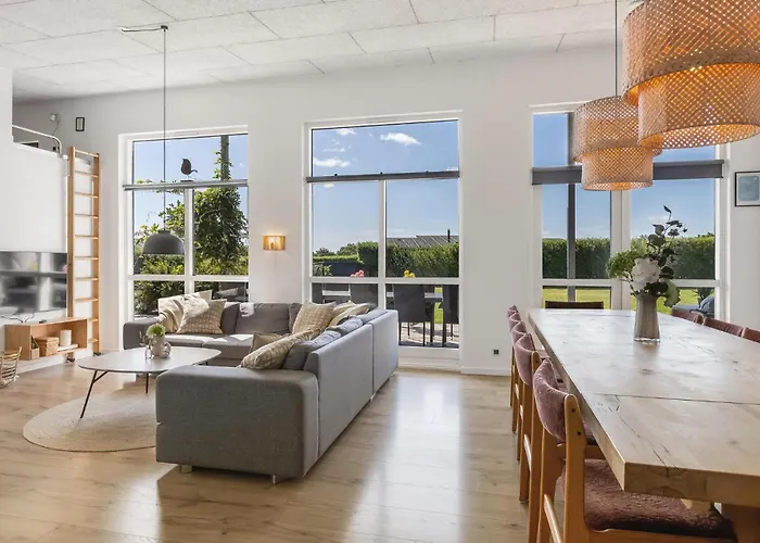 Four-bedroom With A Hot Tub 01 Haderslev